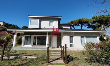 CODIGO 662 - ALQUILER TEMPORARIO - ZONA BOSQUE - PINAMAR
