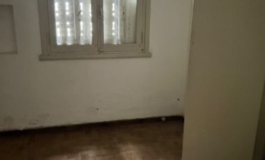 Propiedad en block , chalet más Ph zona Guemes