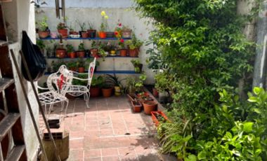 Propiedad en block , chalet más Ph zona Guemes