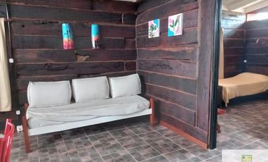 00261 CABAÑA DE DOS DORMITORIOS  EN LOS MORTERITOS.-