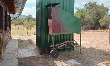 00261 CABAÑA DE DOS DORMITORIOS  EN LOS MORTERITOS.-