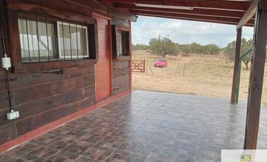 00261 CABAÑA DE DOS DORMITORIOS  EN LOS MORTERITOS.-