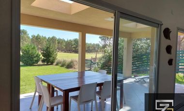 Casa en venta de 4 dormitorios  en Costa Esmeralda Golf 2