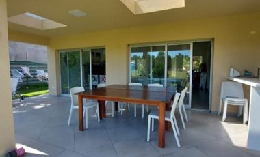 Casa en venta de 4 dormitorios  en Costa Esmeralda Golf 2