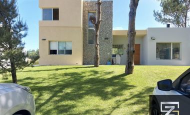 Casa en venta de 4 dormitorios  en Costa Esmeralda Golf 2