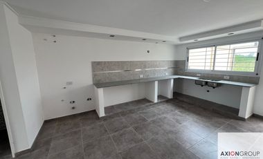 Dúplex en venta de 2 dormitorios c/ cochera en Otros Barrios