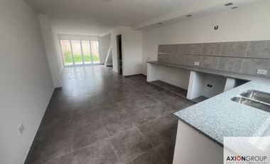 Dúplex en venta de 2 dormitorios c/ cochera en Otros Barrios