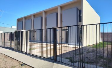 Dúplex en venta de 2 dormitorios c/ cochera en Plottier