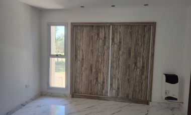 Dúplex en venta de 2 dormitorios c/ cochera en Plottier