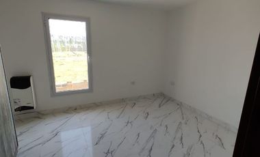 Dúplex en venta de 2 dormitorios c/ cochera en Plottier