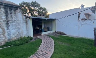 Casa Frente al Tajamar. Alta Gracia. Destino habitacional o comercial
