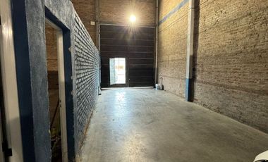 Galpón en venta de 270 m2. Sobre avenida Alvear.