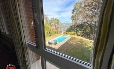 Casa en venta de 4 dormitorios c/ cochera en Los Perales