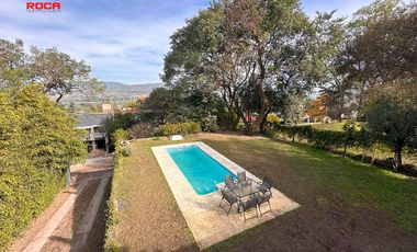 Casa en venta de 4 dormitorios c/ cochera en Los Perales
