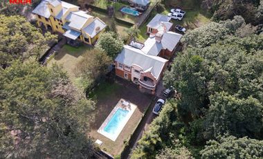 Casa en venta de 4 dormitorios c/ cochera en Los Perales