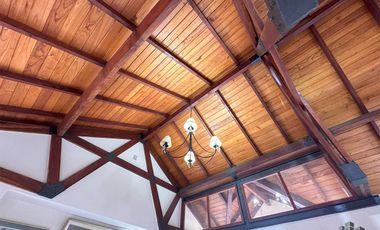 Casa en venta de 4 dormitorios c/ cochera en Los Perales