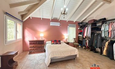 Casa en venta de 4 dormitorios c/ cochera en Los Perales