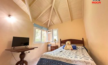 Casa en venta de 4 dormitorios c/ cochera en Los Perales