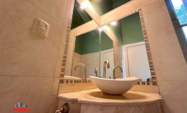 Casa en venta de 4 dormitorios c/ cochera en Los Perales