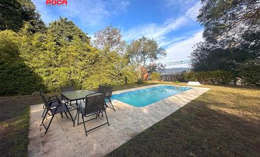 Casa en venta de 4 dormitorios c/ cochera en Los Perales
