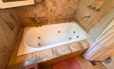 Casa en venta de 4 dormitorios c/ cochera en Los Perales