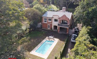 Casa en venta de 4 dormitorios c/ cochera en Los Perales