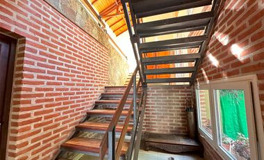 Casa en venta de 4 dormitorios c/ cochera en Los Perales