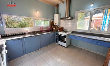 Casa en venta de 4 dormitorios c/ cochera en Los Perales