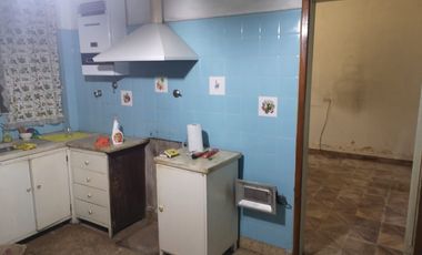 Casa en venta de 2 dormitorios c/ cochera en Villa Soldati