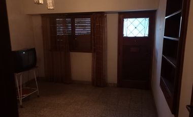 Casa en venta de 2 dormitorios c/ cochera en Villa Soldati