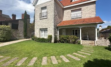 Imporante casa sobre 798m2, en barrio stella maris