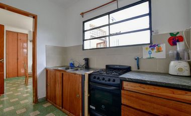 GALPÓN Y CASA EN VENTA LA PLATA 3 DORMITORIOS