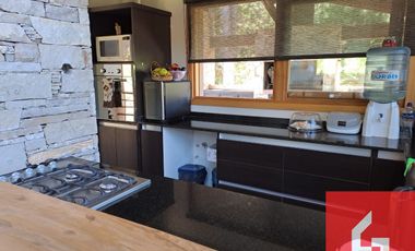 Casa en venta de 3 dormitorios c/ cochera en San Martin de los Andes