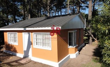 CODIGO 697 - CASA EN VENTA 2 DORMITORIOS - OSTENDE - PINAMAR -  APTO CREDITO