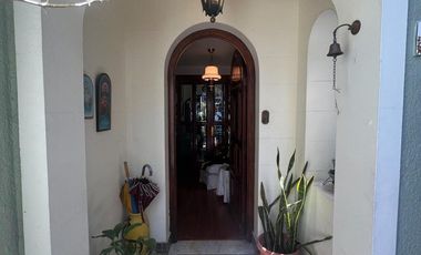 VENTA CASA 6 AMBIENTES CON PICINA VICENTE LOPEZ