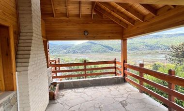 Chalet en alquiler temporario de 3 dormitorios , quincho y    cochera en San Martin de los Andes