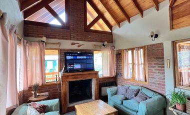 Chalet en alquiler temporario de 3 dormitorios , quincho y    cochera en San Martin de los Andes