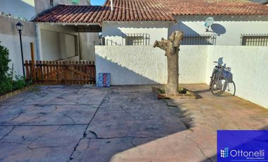 Dúplex en venta de 2 dormitorios c/ cochera en San Bernardo