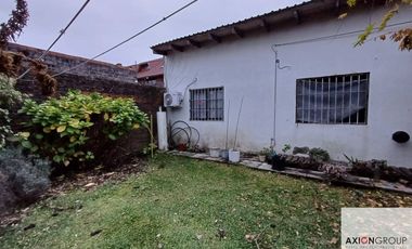 73 E/ 121 y 122-Casa en venta a reciclar de 4 dormitorios + depto nuevo