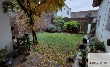 73 E/ 121 y 122-Casa en venta a reciclar de 4 dormitorios + depto nuevo