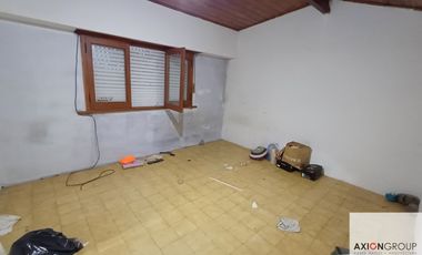 73 E/ 121 y 122-Casa en venta a reciclar de 4 dormitorios + depto nuevo