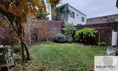 73 E/ 121 y 122-Casa en venta a reciclar de 4 dormitorios + depto nuevo