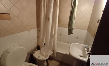 73 E/ 121 y 122-Casa en venta a reciclar de 4 dormitorios + depto nuevo