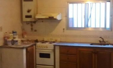Casa en venta de 2 dormitorios c/ cochera en Tiro Suizo