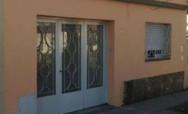 Casa en venta de 2 dormitorios c/ cochera en Tiro Suizo