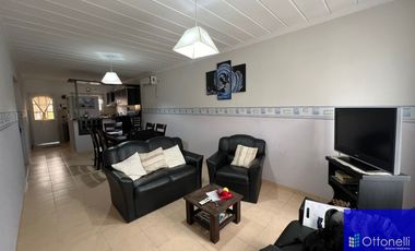Departamento en venta de 2 dormitorios c/ cochera en Costa Azul