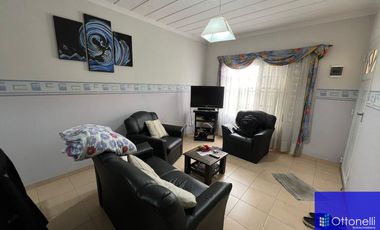 Departamento en venta de 2 dormitorios c/ cochera en Costa Azul