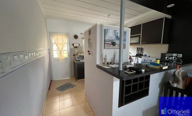 Departamento en venta de 2 dormitorios c/ cochera en Costa Azul