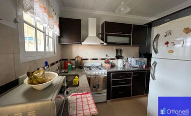 Departamento en venta de 2 dormitorios c/ cochera en Costa Azul