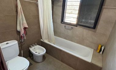 Dúplex en venta de 3 dormitorios c/ cochera en City Bell